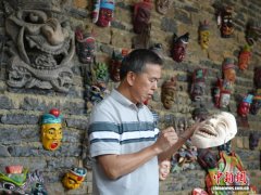 安顺地戏“脸子”：600年传承的木雕艺术